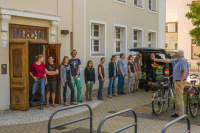 Unloading 600 kg of peatland books (Film: T. Dahms)