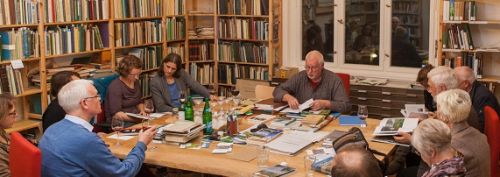 Prof. Hans Joosten beim Literaturabend in der Moorbibliothek (Foto: lensescape.org)